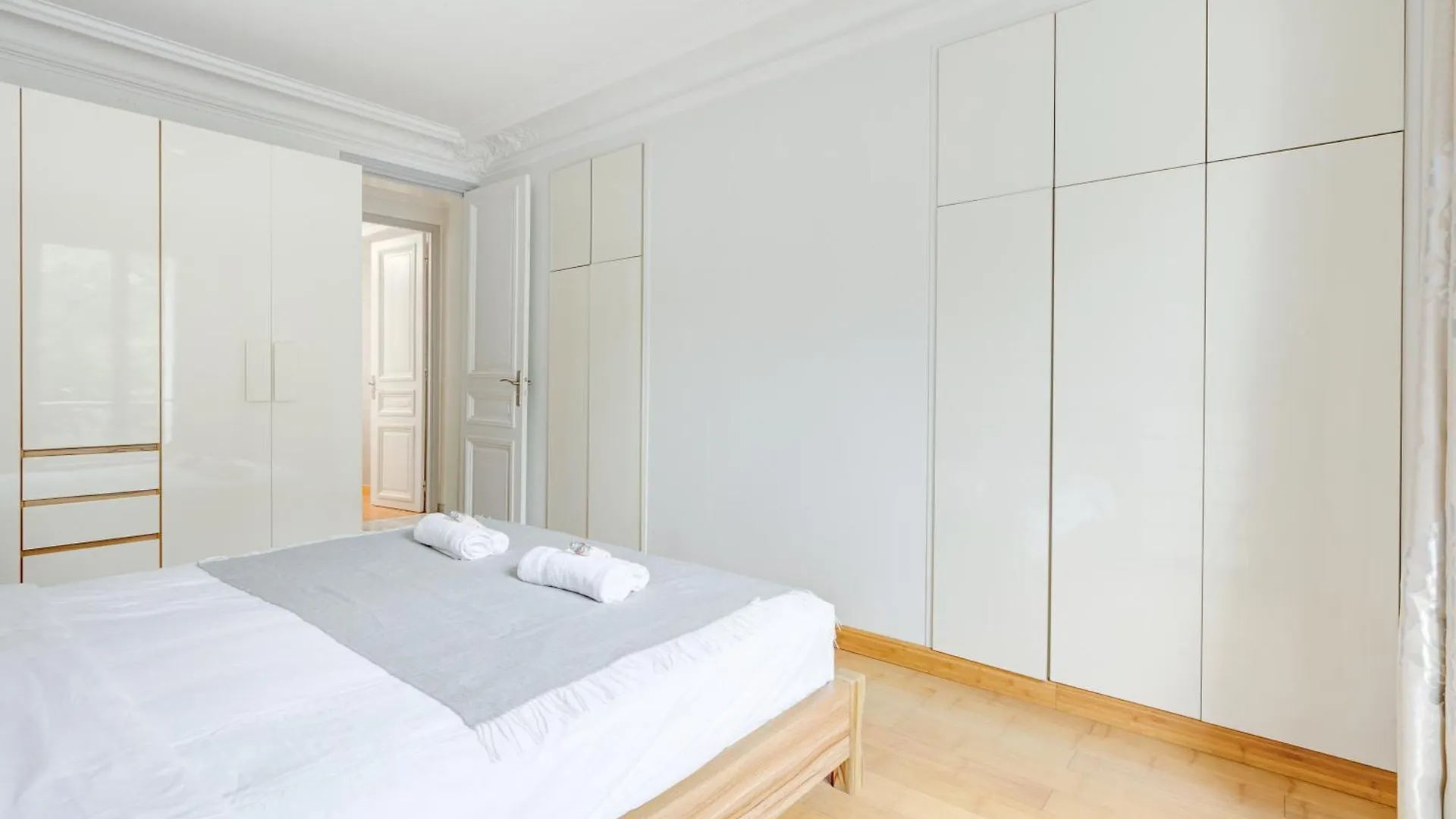 Apartment Place De La Republique - Haussmannienne Paris