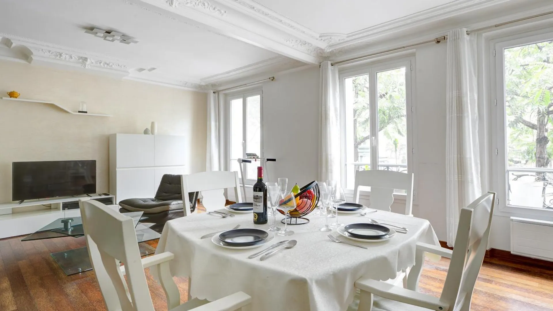 Apartment Place De La Republique - Haussmannienne Paris